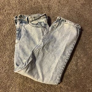 Universal Thread Light Wash Jeans